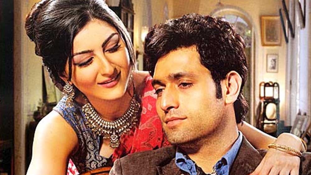 সোহা আলি খানের বিপরীতে ‘এক অ্যাকসিডেন্ট’ এবং প্রীতি জিন্টার সঙ্গে জুটি বেঁধে ‘হর পল’— শাইনীর এই দু’টি ছবিও মুক্তি পায়নি কোনওদিন। এখন শাইনী কোথায় আছেন, কী করছেন, খবর রাখে না কেউ।  মাঝে মাঝে তাঁর নাম বুদ্বুদের মতো ভেসে ওঠে। আবার হারিয়ে যায়।