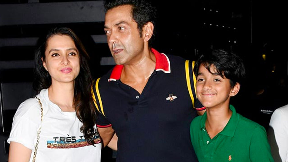 স্ত্রী তন্যা এবং দুই সন্তানের কথা ভেবে ববি নিজেকে বোঝাতে শুরু করেন। নিজের চেষ্টায় ফিরে আসেন জীবনের ছন্দে।