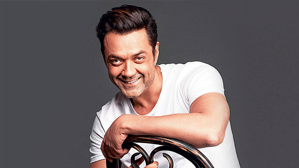 জিমে গিয়ে শরীরচর্চার পরে তিনি কথা বলেন ইন্ডাস্ট্রির লোকজনের সঙ্গে। কাজের সুযোগ নিয়ে আলোচনা করেন।