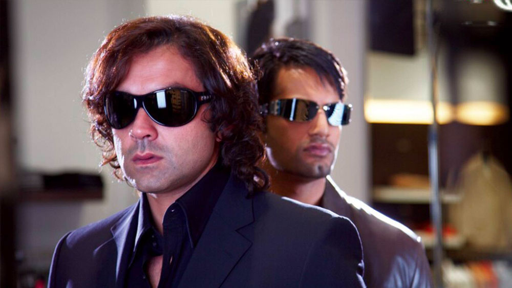 ২০১০-এর পর থেকে ববি দেওলের কেরিয়ার থমকে গিয়েছিল অনেকটাই। বছরে একটার বেশি ছবিতে তিনি সুযোগ পেতেন না।