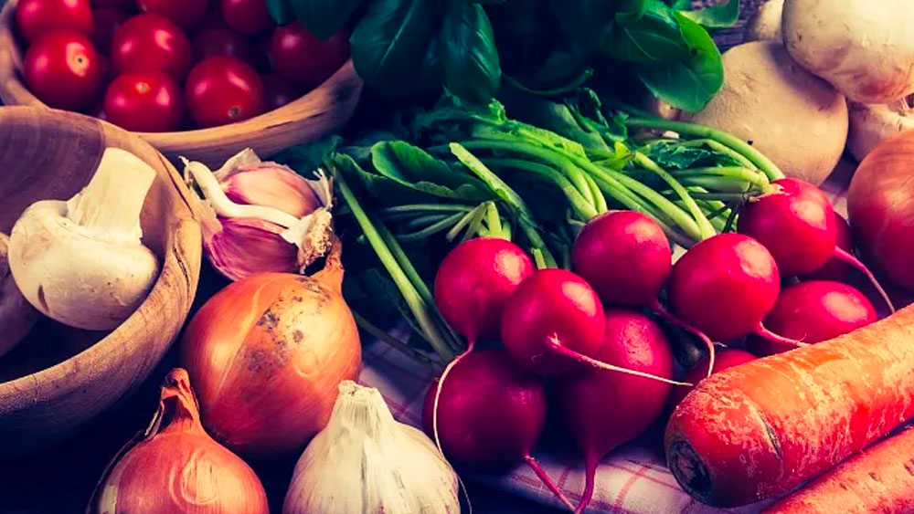 সংস্থার ওয়েবসাইট খুলে অর্ডার দিলেই বাড়িতে পৌঁছে যায় টাটকা ফল সব্জি। ভারতের বিভিন্ন প্রান্তের জনপ্রিয় সব্জি ও ফল পাওয়া যায় সেখানে।