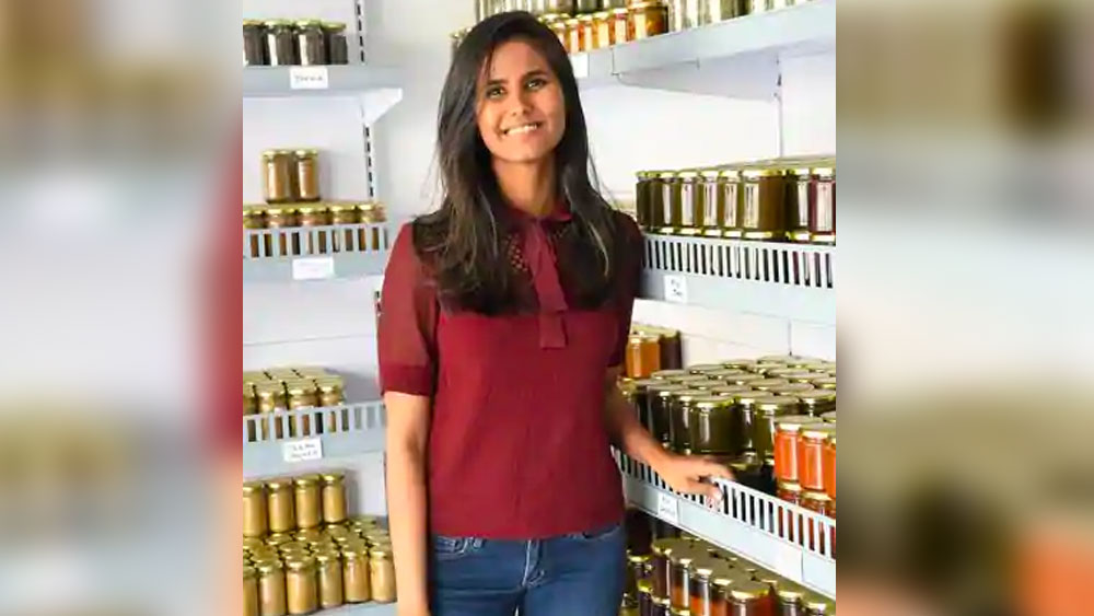 এ ব্যাপারে শ্রিয়া বলেছেন, “স্বাস্থ্যকর জীবনযাত্রায় অর্গ্যানিক খাবারের ভূমিকা রয়েছে। সেই কথা মাথায় রেখেই আমাদের এই প্রচেষ্টা। সেই সঙ্গে চাষিদের লাভের অঙ্ক বাড়ানোও আমাদের লক্ষ্য।’’