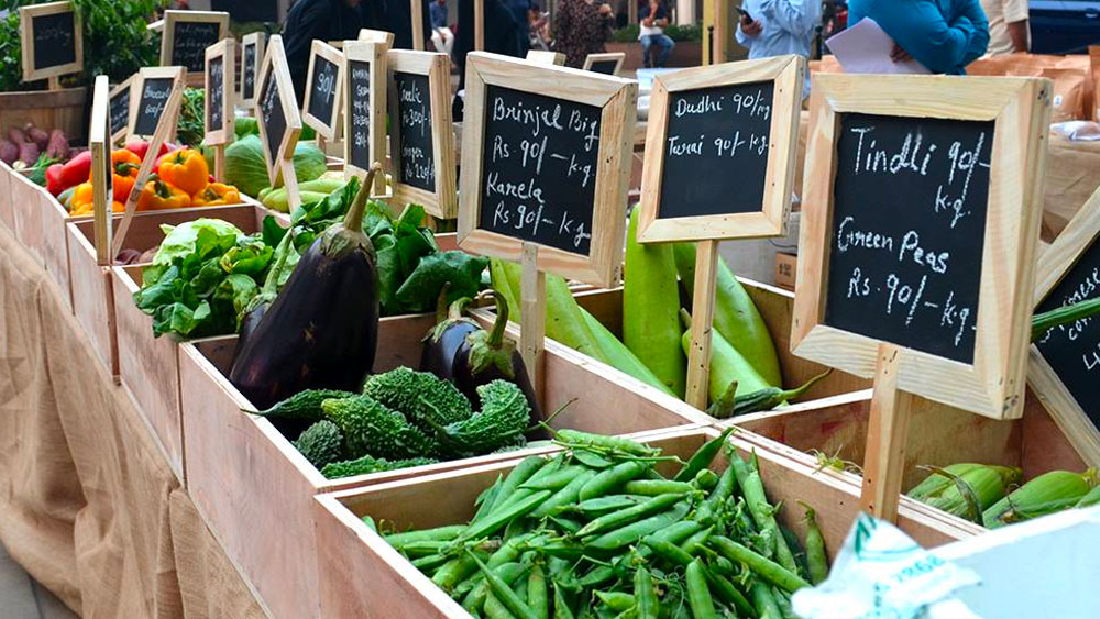 যদিও এর জন্য সংস্থার সব্জি ফলের দাম একটু হলেও বেশি। সেটাকে গুরুত্ব দেন না শ্রিয়া। কারণ তিনি জানেন, স্বাস্থয সচেতন ক্রেতারা দামের থেকে গুণগত মানকে বেশি গুরুত্ব দেন।