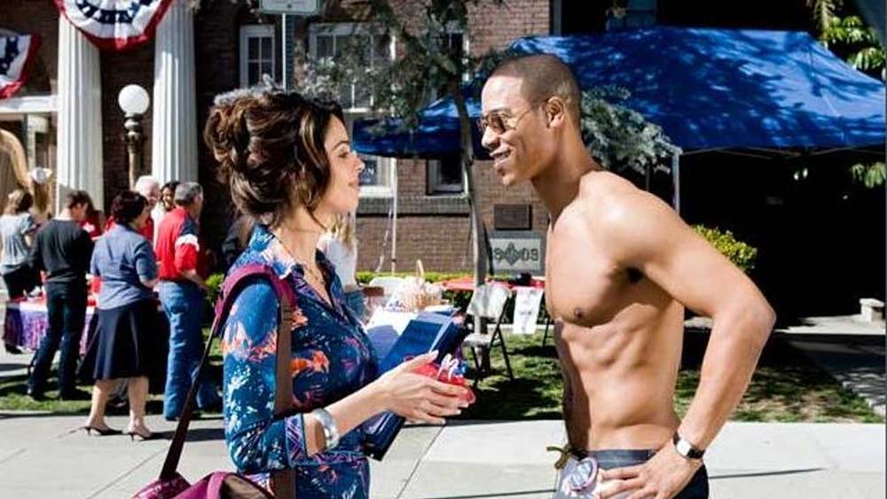 কান চলচ্চিত্র উত্সবে এই ছবির পোস্টার মুক্তি পায় ২০১০ সালে। তবে ছবিটা নিয়ে এত চর্চা করেও লাভ হল না। ২০১১ সালে মুক্তি পেতেই বক্স অফিসে মুখ থুবড়ে পড়ে এটি।