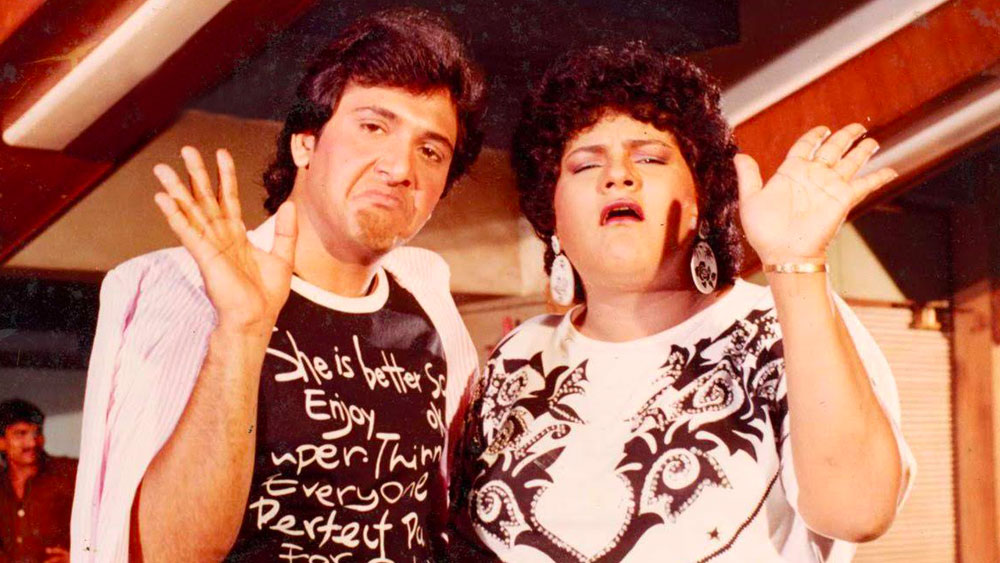 বাবার সূত্রেই ছোট্ট বয়স থেকে স্টুডিয়ো পাড়ায় আনাগোনা ছিল গুড্ডির। ছোট থেকেই স্থূলকায় ছিলেন তিনি। তার জন্য স্কুলে সহপাঠীদের বিদ্রুপের শিকার হতে হয় তাঁকে। যে কারণে স্কুলে তাঁর তেমন বন্ধু ছিল না। বরং বাবার সঙ্গে স্টুডিয়ো পাড়ায় সময় কাটানো ঢের বেশি পছন্দ ছিল তাঁর।