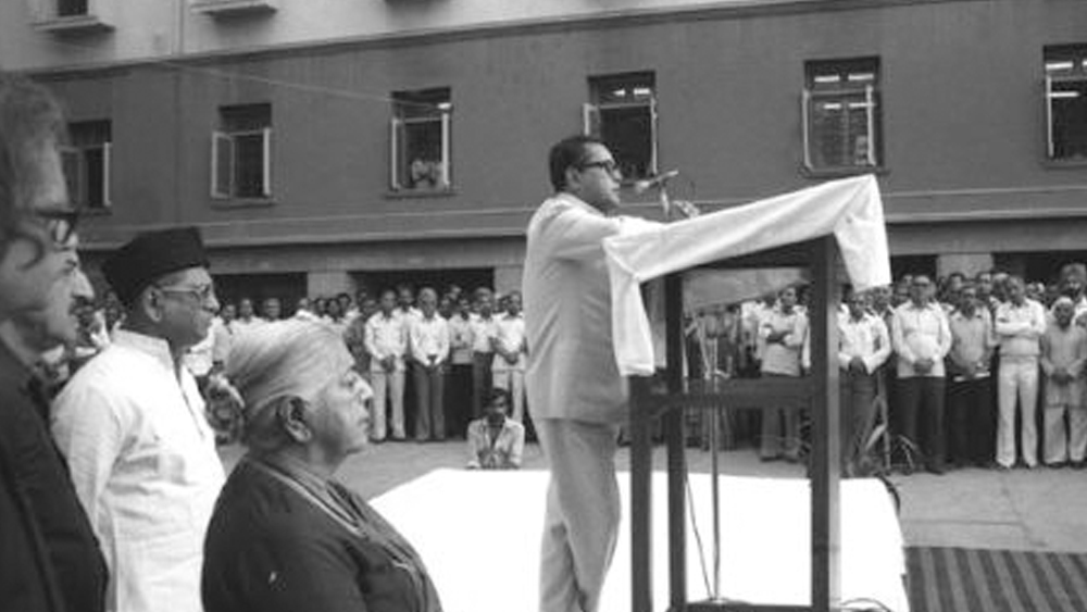 বাংলা কংগ্রেসের টিকিটে রাজ্যসভা সাংসদ হওয়ার পরে প্রথম বক্তৃতা পশ্চিমবঙ্গ বিধান পরিষদ অবলুপ্তির প্রস্তাবের সমর্থনে। ঘটনাচক্রে, প্রণবের বাবা কামদাকিঙ্কর সেইসময় কংগ্রেসের বিধান পরিষদীয় সদস্য ছিলেম। রাজ্যসভায় প্রণবের দ্বিতীয় বক্তৃতা ছিল, ইন্দিরা গাঁধী সরকারের ব্যাঙ্ক জাতীয়করণের সিদ্ধান্তের সমর্থনে।