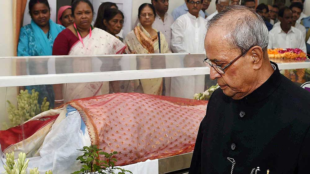 প্রণববাবু রাষ্ট্রপতি থাকাকালীনই ২০১৫ সালে শ্বাসযন্ত্রজনিত সমস্যার জেরে মৃত্যু হয় তাঁর স্ত্রী শুভ্রার। ২০১৭ সালে দ্বিতীয় বার রাষ্ট্রপতি পদে তাঁর মনোনয়ন জমা দেওয়া নিয়ে জল্পনা ওঠে। কিন্তু বার্ধক্য ও শারীরিক অসুস্থতার কারণে প্রতিদ্বন্দ্বিতা করতে রাজি হননি তিনি।