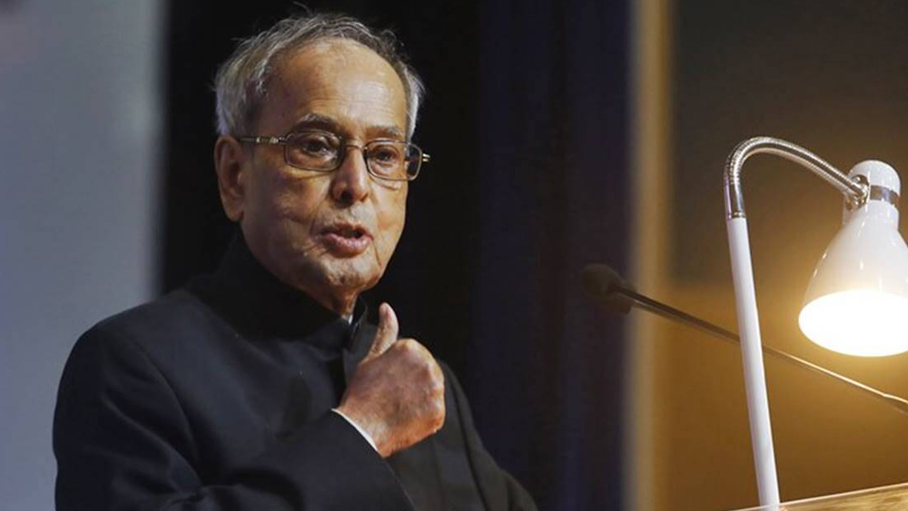 প্রণবের নাগপুরে সঙ্ঘের অনুষ্ঠানে যাওয়ার সিদ্ধান্ত নিয়ে সেইসময় প্রশ্ন তোলেন একাধিক কংগ্রেস নেতাও। তবে তার পাল্টা কোনও মন্তব্য করেননি তিনি। বরং মোদী ঝড়ের সামনে কংগ্রেস যখন অস্তিত্ব রক্ষায় হিমশিম খাচ্ছে তখনও তাঁকে বলতে শোনা যায়, ‘‘ফের ঘুরে দাঁড়ানোর ক্ষমতা রাখে কংগ্রেস।’’