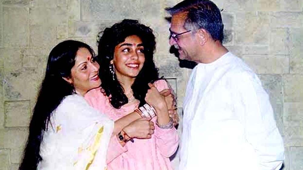 রাখী চেয়েছিলেন মেঘনাও তাঁর মতো অভিনেত্রী হন। কিন্তু মেঘনার কোনওদিন ক্যামেরার সামনে দাঁড়াতে ইচ্ছে হয়নি। বরং, বাবার মতো তিনি বেছে নিয়েছেন বাবার মতো ক্যামেরার নেপথ্যে থাকার সৃজনশীলতা।