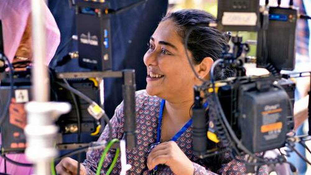 অবসরে ভালবাসেন বই পড়তে, ছবি আঁকতে, বাগানের যত্ন করতে এবং গান শুনতে। প্রিয় সঙ্গীত পরিচালক এ আর রহমান এবং বিশাল ভরদ্বাজ। পছন্দের শিল্পীরা হলেন লতা মঙ্গেশকর, কিশোর কুমার এবং কে এস চিত্রা।