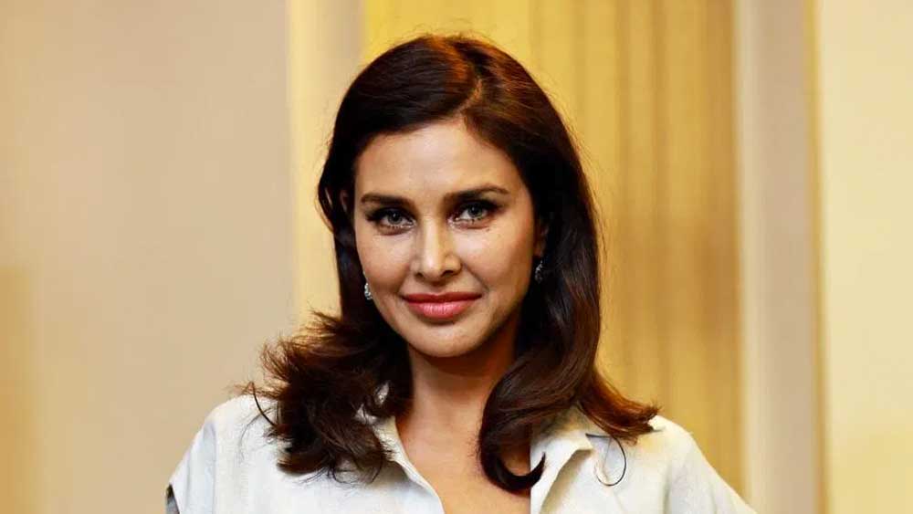 নাদিয়ার সঙ্গে সঞ্জয়ের সম্পর্ক এরপর ভেঙে যায়। যে ভাবে উল্কার মতো এসেছিলেন, সে ভাবেই সঞ্জয়ের জীবন থেকে হারিয়ে যান নাদিয়া। সে সময় নাকি কিছু দিনের জন্য লিজা রে-এর সঙ্গে ঘনিষ্ঠতা তৈরি হয়েছিল সঞ্জয়ের। কিন্তু তাঁদের সেই সম্পর্ক ছিল খুবই অল্প সময়ের জন্য।