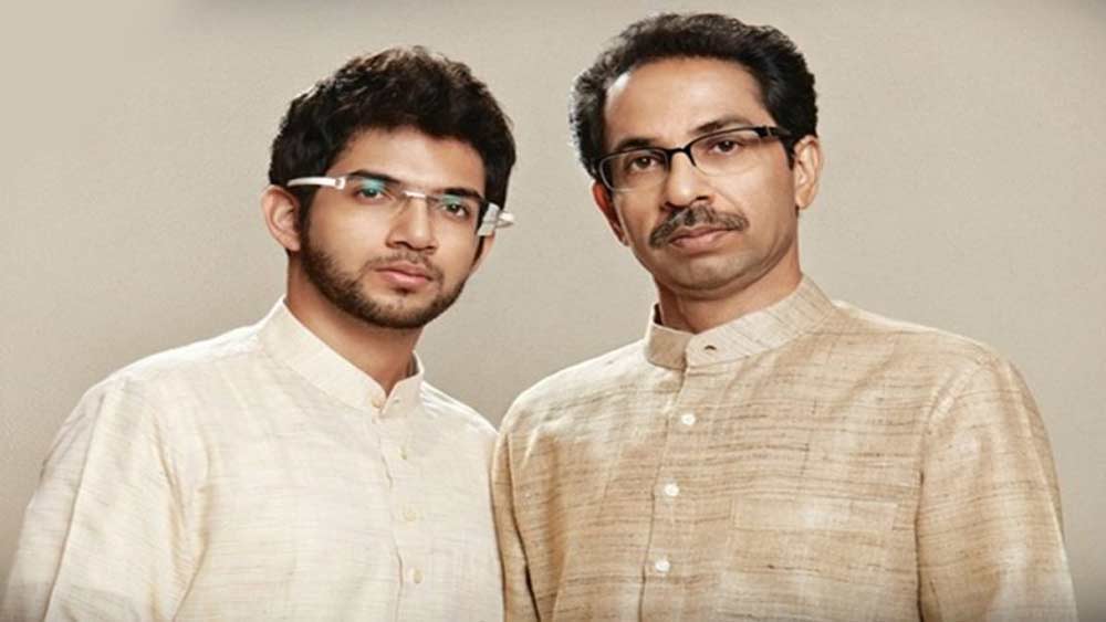 কিন্তু তিনি নাম না নিলেও ইতিমধ্যে সোশ্যাল মিডিয়ায় ছড়িয়েছে আদিত্য ঠাকরের নাম। অভিযোগ, মহারাষ্ট্রের মুখ্যমন্ত্রী উদ্ধব ঠাকরের ছেলে আদিত্য এই দু’টি ষড়যন্ত্রেই জড়িত। তাঁকে জড়িয়ে বিভিন্ন দাবি এবং গুঞ্জন ইতিমধ্যেই ছড়িয়েছে ফেসবুক এবং হোয়াটসঅ্যাপে।