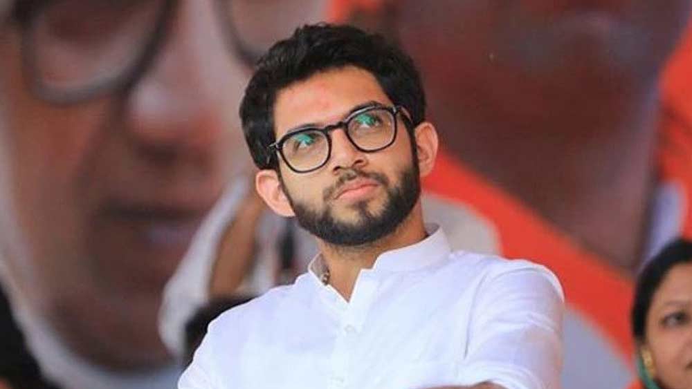 এই তরুণ নেতার দাবি, মহারাষ্ট্রের শাসক দল দক্ষ হাতে করোনা-অতিমারির বিপর্যয় নিয়ন্ত্রণ করেছে। তাদের সাফল্যে ঈর্ষান্বিত বিরোধী পক্ষ এই ষড়যন্ত্র করেছে বলে তাঁর অভিযোগ।