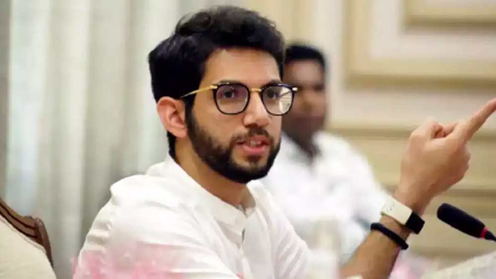 তবে একইসঙ্গে আদিত্য জানিয়েছেন, বলিউডের একাধিক তারকার সঙ্গে তাঁর বন্ধুত্ব আছে এবং রুপোলি দুনিয়ার সঙ্গে হৃদ্যতাকে তিনি কোনও অপরাধ বলেও মনে করেন না। দাবি, মুখ্যমন্ত্রী-পুত্রের।