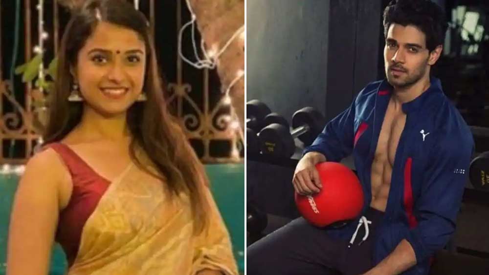 সে রকমই একটি অভিযোগে দাবি করা হয়েছে, সুরজ পাঞ্চোলির ডাকে তাঁদের পেন্ট হাউসে পার্টি করতে গিয়েছিলেন দিশা। সেখানে ছিলেন বলিউডের এক সুপারস্টারের অভিনেতা ভাই, উদ্ধব-পুত্র আদিত্য ঠাকরে, রিয়ার ভাই শৌভিক চক্রবর্তী এবং আরও অনেক সেলেব্রিটি।