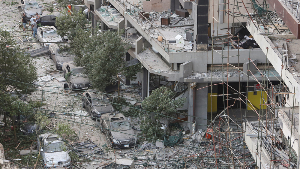 মৃতের সংখ্যা ইতিধ্যেই ১০০ ছাড়িয়ে গিয়েছে। আহতের মধ্যে অনেকের অবস্থা আশঙ্কাজনক। তাই মৃত্যুর সংখ্যা বাড়তে পারে বলে আশঙ্কা লেবানন প্রশাসনের। বিস্ফোরণে নিহতদের পরিবারের প্রতি সমবেদনা জানিয়ে বুধবার জাতীয় শোক দিবসের ঘোষণা করেছেন লেবাননের প্রধানমন্ত্রী হাসান দিয়াব।