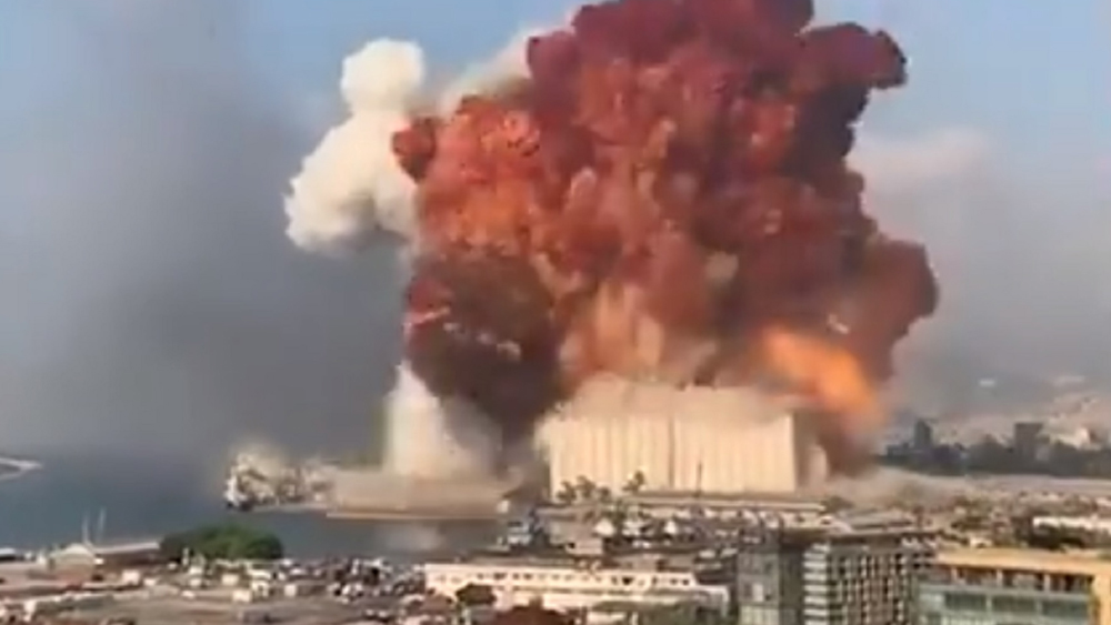 ঠিক কী কারণে বিস্ফোরণ হয়, প্রাথমিক ভাবে তা স্পষ্ট না হলেও প্রধানমন্ত্রী হাসান দিয়াব এক বিবৃতিতে জানিয়েছেন, গত ছয় বছর ধরে বন্দর এলাকার একটি গুদামে ২৭৫০ টন অ্যামোনিয়াম নাইট্রেট মজুত ছিল। তাতেই হয়তো বিস্ফোরণ ঘটে থাকতে পারে।