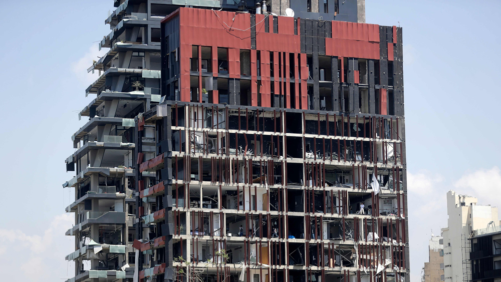 বেইরুট বন্দর এলাকাটি বেশ জনবহুল। বিস্ফোরণ স্থলের একেবারে কাছাকাছি সব ঘরবাড়ি গুঁড়িয়ে গিয়েছে। ভেঙে পড়েছে বেশ কয়েকটি বহুতল। সেই ধ্বংসস্তূপের নীচে চাপা পড়ে যান অনেক মানুষ। এমনটাই জানাচ্ছে স্থানীয় সংবাদমাধ্যম। ফলে মৃতের সংখ্যা বাড়বে বলে ধারণা।