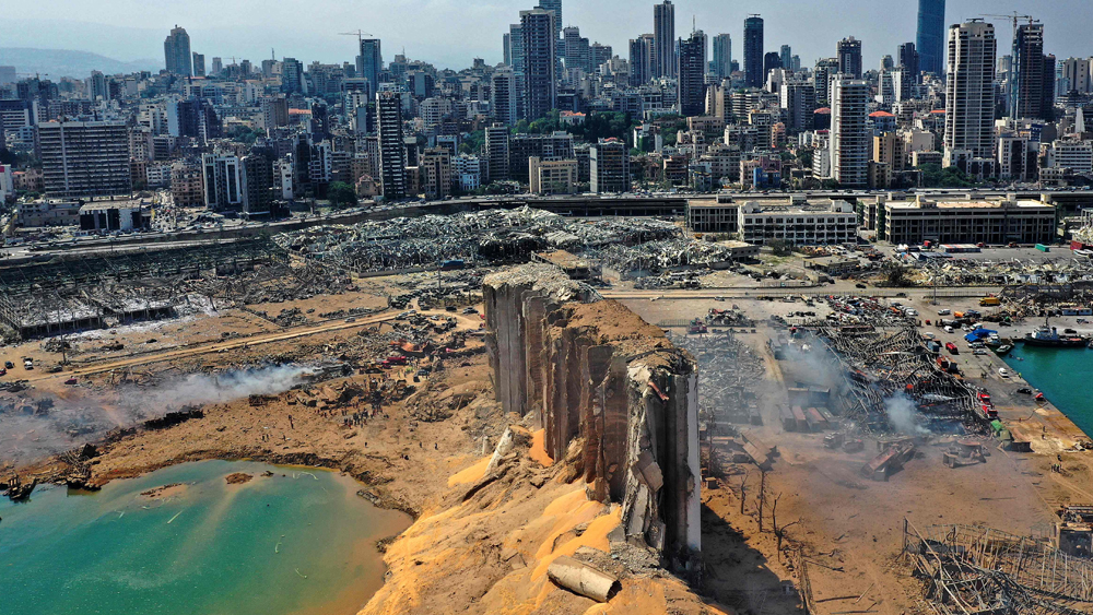 বিস্ফোরণে শুধু লেবাননের বাসিন্দা নয়, বিদেশি কয়েক জনও হতাহত হয়েছেন। তুরস্ক ইতিমধ্যেই জানিয়েছে তাদের ছয় নাগরিক আহত হয়েছেন। যাঁদের মধ্যে পাঁচ জনের অবস্থা গুরুতর, এক জন অস্ত্রপচারের পর এখন বিপদ মুক্ত। তুরস্কের বিদেশ মন্ত্রী টুইট করে জানিয়েছেন বুধবার। ফিলিপিন্সের দূতাবাসের তরফে জানানো হয়েছে, তাদের দুই নাগরিকের মৃত্যু হয়েছে, অন্তত আট জন আহত হয়েছেন