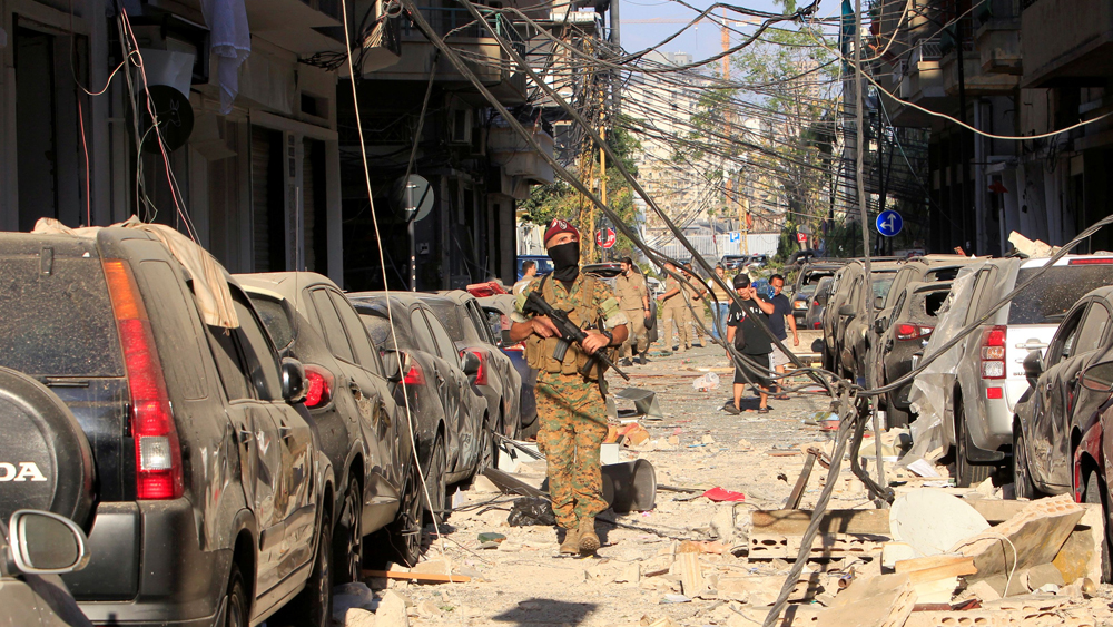বিভিন্ন দেশ লেবাননের দিকে সাহায্যের হাত বাড়িয়ে দিয়েছে। ফ্রান্স ইতিমধ্যেই দু’টি সামরিক বিমান পাঠিয়ে দিয়েছে লেবাননে। যাতে চিকিৎক, উদ্ধারকারী দল মিলিয়ে ৫৫ জনের একটি দল রয়েছে। একটি ভ্রাম্যমান চিকিৎসাকেন্দ্র রয়েছে তাঁদের সঙ্গে। এই চিকিৎসাকেন্দ্রে ৫০০ জনের চিকিৎসা করা সম্ভব। সেই সঙ্গে ১৫ টন যন্ত্রপাতি, নানান সামগ্রীও রয়েছে ওই দলের সঙ্গে।