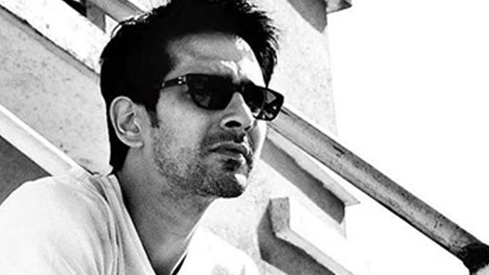 দু’টি ছবিতেও অভিনয় করেছেন তিনি। ২০১৪ সালে মুক্তি পেয়েছিল তাঁর প্রথম ছবি ‘হাসি তো ফাসি’। তিন বছর পরে আবার অভিনয়ের ডাক বড় পর্দায়। এ বার ছবির নাম ‘ইত্তেফাক’।