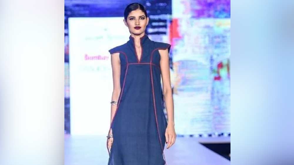 পড়াশোনায় একাগ্রতা বাড়ানোর জন্য নিজেকে বিচ্ছিন্ন করে নিয়েছিলেন সবরকম সমাজমাধ্যম থেকেও। হোয়াটসঅ্যাপ, ফেসবুক, টুইটার ভুলে গিয়ে ঐশ্বর্যার সামনে তখন শুধুই পরীক্ষার পাঠ্য।