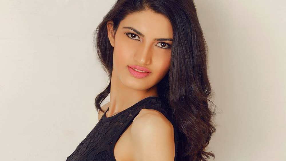 তবে কোনও কোচিং সেন্টারেও ভর্তি হননি ঐশ্বর্যা। নিজেই জানিয়েছেন পরীক্ষার প্রস্তুতির কথা। কোনও প্রতিষ্ঠানের প্রশিক্ষণ ছাড়া প্রথম চেষ্টাতেই সফল হয়ে বাজিমাত করেছেন ২৩ বছরের এই তরুণী।