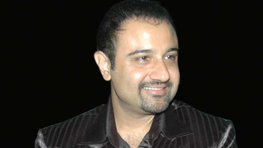 ছবিতে সুযোগ না পাওয়ায় বিবেক ছোট পর্দাতেও কাজ করেন। দীর্ঘ দিন তিনি ‘সোনপরী’ সিরিয়ালে কাজ করেছেন।