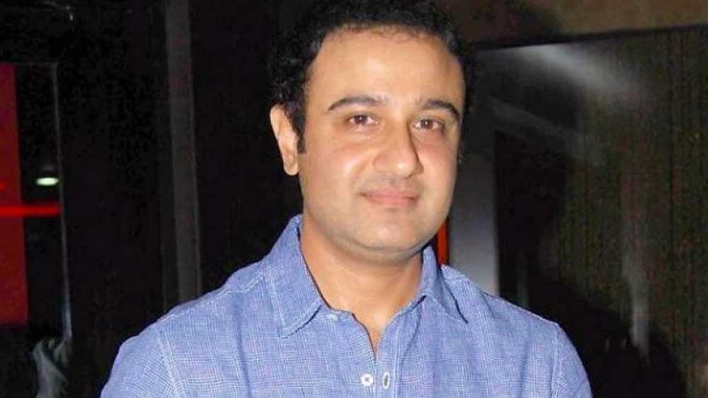 তবে বিবেক সোশ্যাল মিডিয়ায় বেশি সময় দেওয়া পছন্দ করেন না। মনে করেন, এই আসক্তি আদতে ক্ষতি ডেকে আনে।