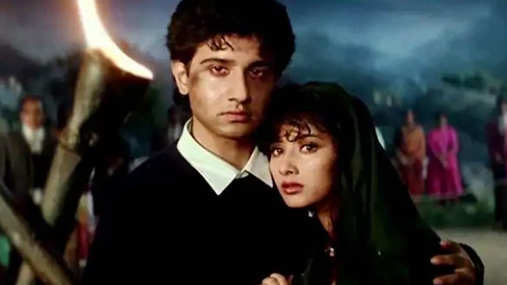 তাঁর সঙ্গে কেরিয়ার শুরু করা অভিনেতারা এখনও নায়িকাদের সঙ্গে রোমান্স করছেন। কিন্তু তিনি এখন পর্দায় নায়ক নায়িকাদের বাবা। এ নিয়ে অবশ্য আক্ষেপ নেই পঞ্চাশোর্ধ্ব বিবেকের।