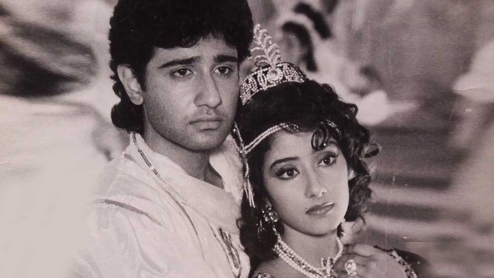 তাঁর কথায়, তিনি পরিকল্পনাহীন ভাবেই এসে পড়েছিলেন অভিনয় জগতে। কুড়ি-একুশ বছর বয়সে তাঁর পদক্ষেপও হিসেব কষে নিখুঁত ছিল না। স্বীকার করেছেন তিনি। কিন্তু সে সব নিয়ে মনখারাপের অবকাশ নেই। বরং, যা পেয়েছেন, তা-ই নিয়েই খুশি ‘ইলু ইলু’ গানে নারীহৃদয়ে ঝড় তোলা এই সুদর্শন নায়ক।