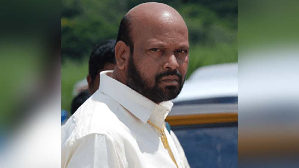 ১৯৯০-এ ‘অঙ্কুশম’-এর হিন্দি রিমেক ‘প্রতিবন্ধ’ মুক্তি পায়। এই ছবিতেও খলনায়কের ভূমিকায় অভিনয় করেন রামি। দক্ষিণী ছবির মতো হিন্দি ছবির দুনিয়াতেও কুর্নিশ আদায় করে নিলেন এই অভিনেতা।