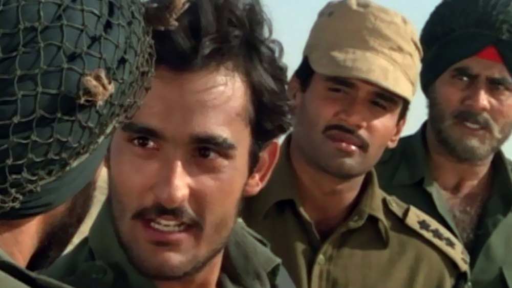 অক্ষয়ের প্রথম ছবি ‘হিমালয়পুত্র’ মুক্তি পেয়েছিল ১৯৯৭ সালে। প্রথম ছবিতেই নজর কাড়েন নবাগত অক্ষয়। তবে প্রথম ছবির সাফল্যকে ছাপিয়ে যায় দ্বিতীয় ছবি ‘বর্ডার’। সেখানে লেফ্টেন্যান্ট ধর্মবীর সিংহ ভানের চরিত্রে অক্ষয়ের অভিনয় ছিল ছবির সাফল্যের অন্যতম তুরুপের তাস।