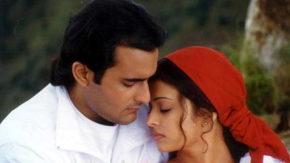 নিজের জীবন কারও সঙ্গে ভাগ করে নিতে চান না তিনি। কারও সঙ্গে সুখ দুঃখ ভাগ করে নিলে অন্য দিকে নিজের জীবনের উপর থেকে নিয়ন্ত্রণও হারাতে হয়। মনে করেন অক্ষয়। তিনি সেটা চান না। তিনি জীবন চালাতে চান তাঁর নিজের শর্তেই।