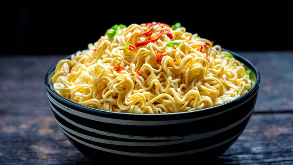 হাইতং সিকিউরিটিজ-এর সমীক্ষা বলছে, নেসলে ইন্ডিয়া-র ম্যাগি-র বিক্রি এত হয়েছে যে শুধু মার্চের শেষেই এর থেকে আয় বেড়েছে ১০.৭ শতাংশ। তেমনই এপ্রিল থেকে মে-র মধ্যে রেকর্ড মাত্রায় বিক্রি হয়েছে পার্লে-জি বিস্কুটও।