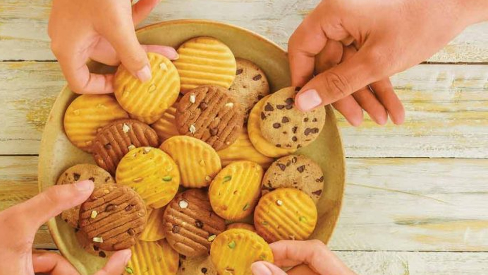 এই অতিমারিতে সবচেয়ে বেশি লাভবান হয়েছে ব্রিটানিয়া। এই সুযোগকে কাজে লাগিয়ে তারা বিভিন্ন প্যাকেটজাত খাদ্যের উৎপাদন ও জোগান বাড়িয়েছে। তেমনটাই জানাচ্ছে এমকে গ্লোবাল ফিনান্সিয়াল সার্ভিসেস লিমিটেড।