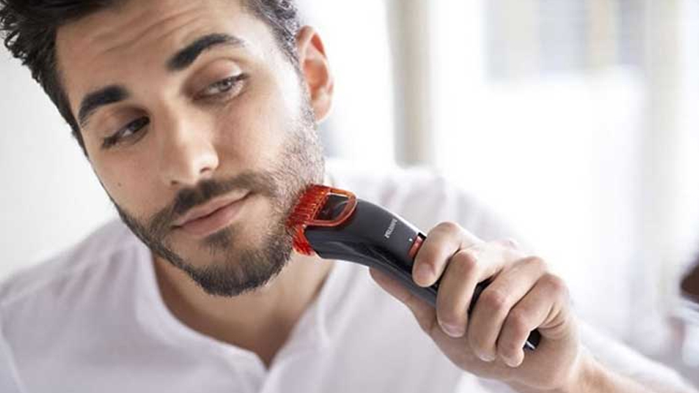 আবার যে হেতু সেলুন বন্ধ ছিল বা এখনও অনেকে সেলুনটাকে নিরাপদ মনে করছেন না তাঁরা অনলাইন থেকে ট্রিমার, পুরুষদের সেভিং কিটের মতো জিনিসগুলো কিনেছেন। ফলে বিক্রিও বহু গুণ বেড়েছে। করোনা পূর্বব্রতী সময়ের থেকে পরবর্তী সময়ে এ সব জিনিসের বিক্রি পাঁচ গুণ বেড়েছে। ফিলিপস সংস্থা বলছে, পুরুষ ও মহিলাদের গ্রুমিং কিটের বিক্রি ৬০-৭০ শতাংশ বেড়েছে মে-জুনের মধ্যে।