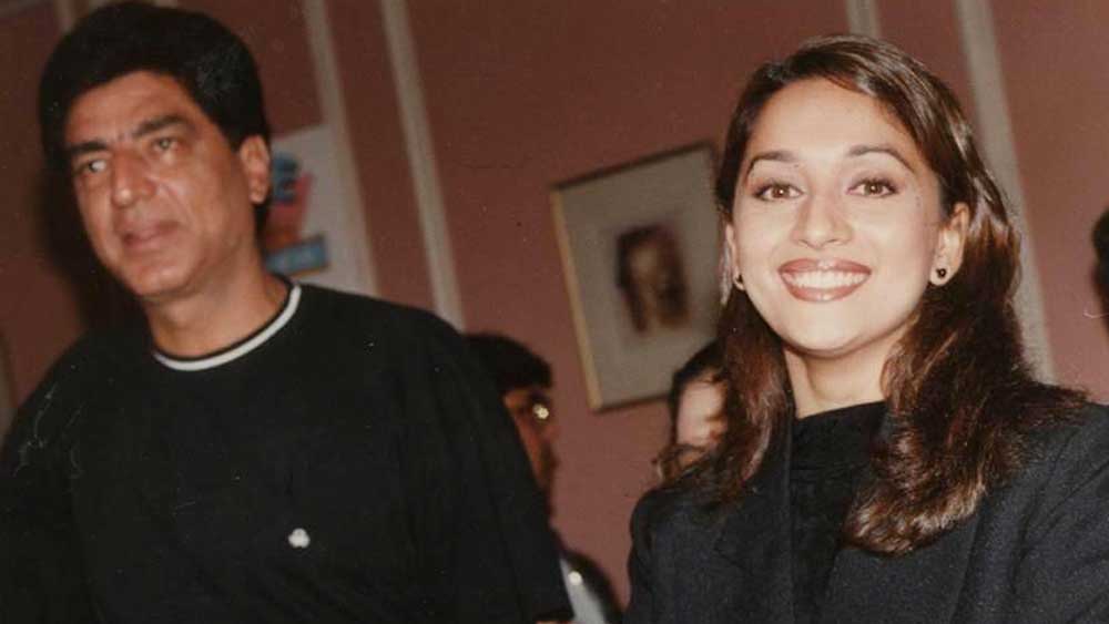 তা ছাড়া সুভাষ তখন নতুন নায়িকা পেয়েও গিয়েছিলেন। তাঁর নজর তখন মাধুরীর উপর। ফলে মীনাক্ষীকে ছেড়ে সুভাষ ব্যস্ত হয়ে পড়লেন মাধুরী দীক্ষিতের বলিউডযাত্রার পথ সুগম করে তুলতে।