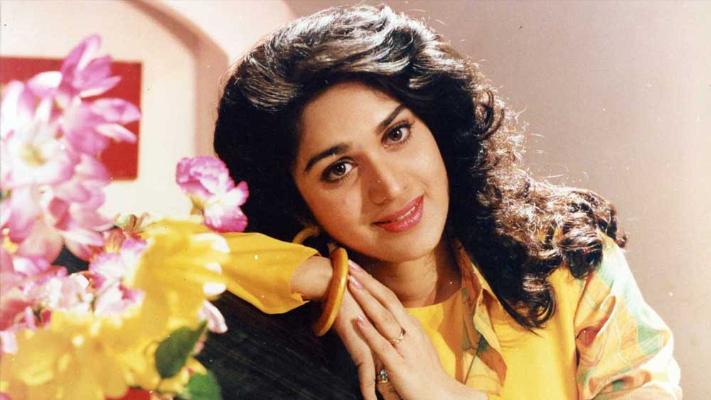 ‘ঘাতক’-এর পরে মীনাক্ষী ঠিক করেন তিনি এ বার বলিউড ছেড়ে চলে যাবেন। কারণ কুমার শানুর সঙ্গে তাঁর সম্পর্ক ঘিরে যথেষ্ট ক্ষতিগ্রস্ত হয়েছিল ভাবমূর্তি।