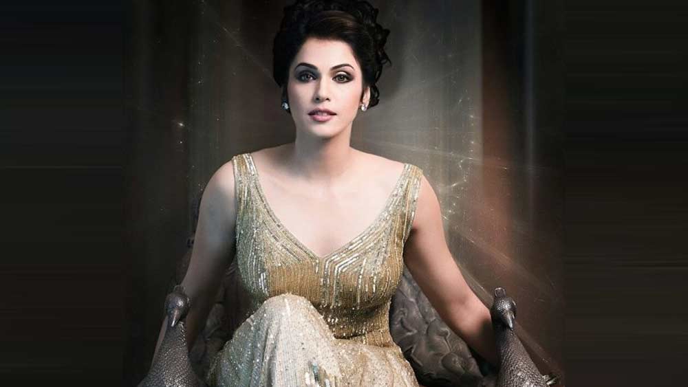 রামগোপাল ভার্মার ছবি ‘কোম্পানি’তে অভিনয় করেন তিনি অজয় দেবগণের সঙ্গে। এই সিনেমার একটি বিশেষ গানের জন্য ‘খাল্লাস গার্ল’ বলে পরিচিত হন ইশা। ‘মোস্ট এক্সাইটিং নিউ ফেস’ পুরস্কারও মেলে বলিউডের তরফে।