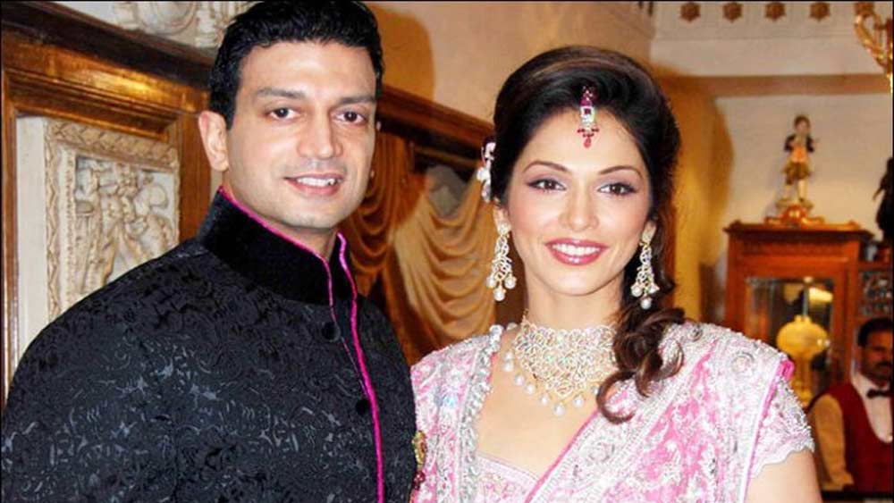 পরবর্তীতে ইশার সঙ্গে পরিচয় হয় হোটেল ব্যবসায়ী টিমি নারাংয়ের। দু’জনেরই ভাল লেগেছিল পরস্পরকে। তাঁদের আলাপ করিয়ে দেন প্রীতি জিন্টা। এর পর ২০০৯ সালে নিকট বন্ধু ও আত্মীয় স্বজনের উপস্থিতিতে গাঁটছড়া বাঁধেন ইশা।