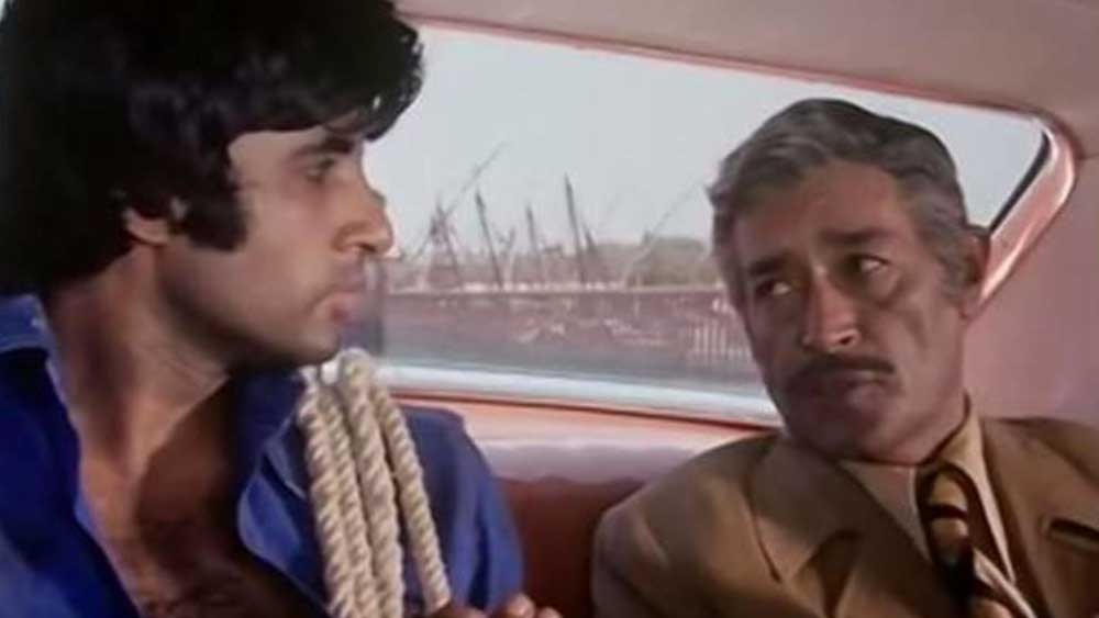 নেগেটিভ চরিত্রের কথা যখন এলই, তখন ইফতেকার অভিনীত আইকনিক মুল্ক রাজ দাভরের কথা কী ভাবে বাদ দেওয়া যায়? অমিতাভ বচ্চন অভিনীত ‘দিওয়ার’য়ে তিনি ঘুষখোর শিল্পপতি। তাঁর সেই অভিনয় আজও ভোলেনি মানুষ।