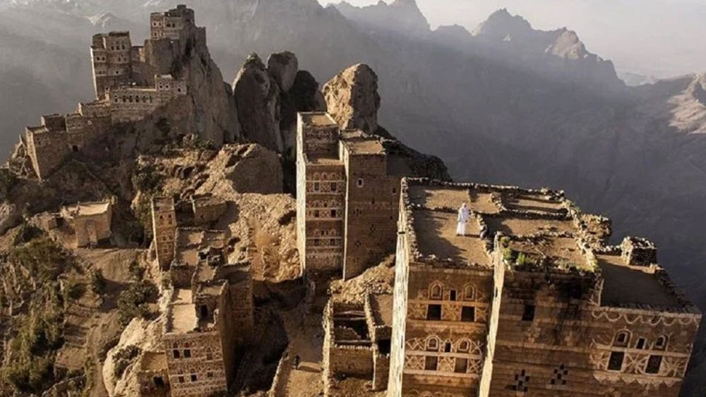 প্রাচীনের সঙ্গে আধুনিকতার মিশেল গ্রামটির সৌন্দর্য আরও বাড়িয়ে তুলেছে। এখানে আল-বোহরা জনজাতির লোক বাস করেন।