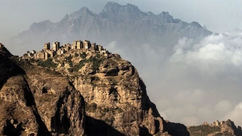 ভূপৃষ্ঠ থেকে ৩২০০ মিটার উচুঁতে হওয়ায় এখানকার আবহাওয়া রুক্ষ প্রকৃতির।