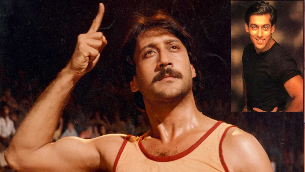 অডিটোরিয়ামে সবাই বুঝতে পেরেছিলেন সলমন ভুল করে উঠে পড়েছেন। কিন্তু পরিস্থিতি সামাল দেওয়ার জন্য সলমন নিজে বলতে থাকেন, তিনি জ্যাকি শ্রফকে শুভেচ্ছা ও অভিবাদন জানানোর জন্য স্ট্যান্ডিং ওভেশন দিচ্ছিলেন।