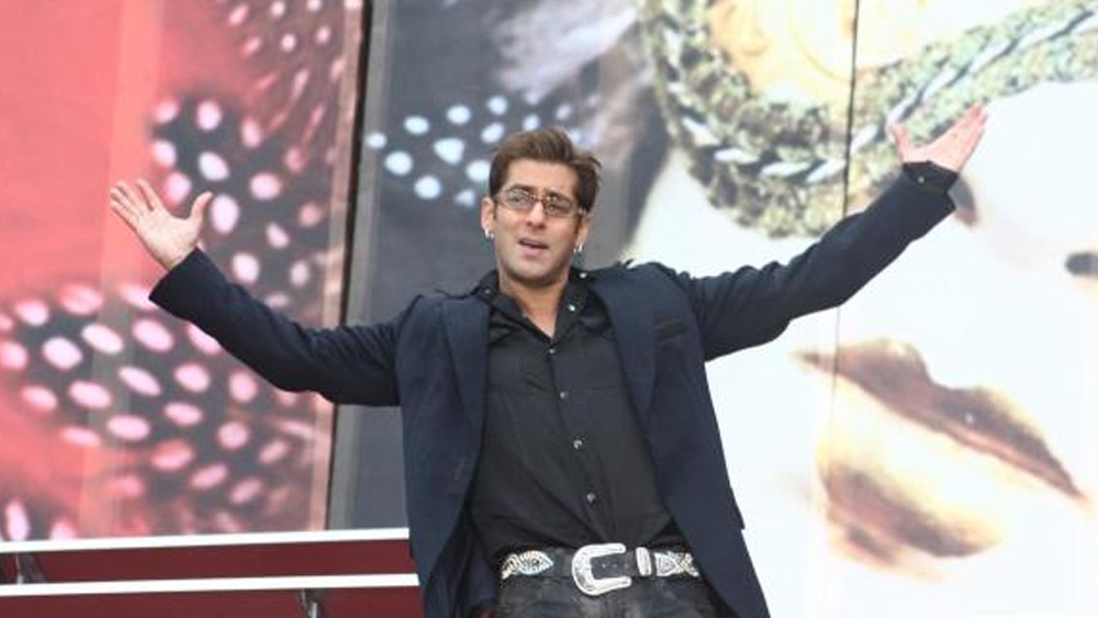 এমনকি, পুরস্কার বিতরণী অনুষ্ঠানের দিনও নির্ধারিত হয় সলমনের সময় দিতে পারবেন কি না, তার উপর।