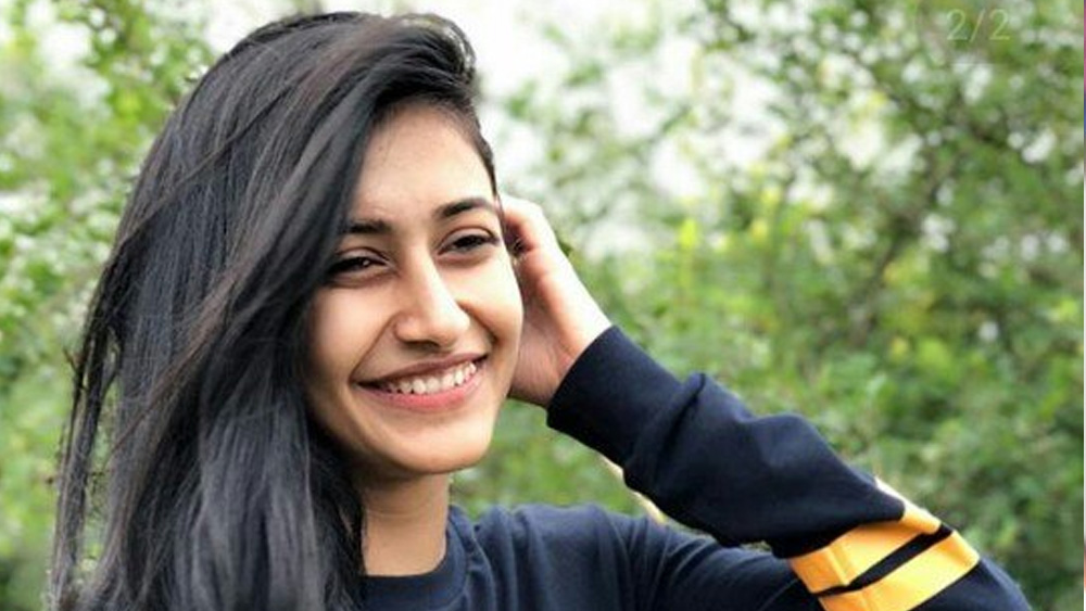 জাতীয় ও রয়্যাল চ্যালেঞ্জার্স দলে চহালের অধিনায়ক বিরাট কোহালি দু’জনকেই অভিনন্দন জানিয়েছেন। ভারতীয় দলের বাঁ হাতি ওপেনার শিখর ধওয়নও শুভেচ্ছা জানিয়েছেন।