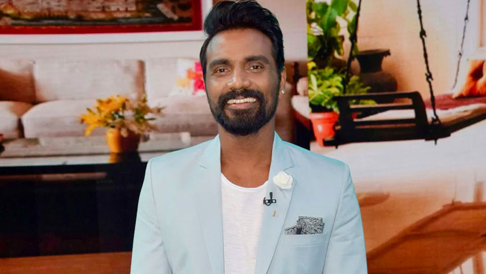 মুম্বইয়ে এক পরিচিত পরিবারে প্রথম কিছু মাস রেমো থাকলেন অতিথি হয়ে। নিজের নাচের স্কুল শুরু করলেন। এক জন, দু’জন করে ছাত্রছাত্রীও এল। উপার্জন শুরু হতেই রেমো ওই পরিবারে পেয়িং গেস্ট হয়ে থাকতে শুরু করলেন।