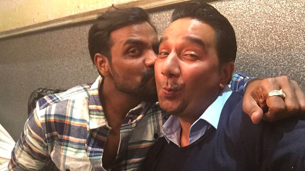 এক বন্ধুর মাধ্যমে রেমোর আলাপ হল কোরিয়োগ্রাফার আহমেদ খানের সঙ্গে। কিন্তু সেখানেও সেই প্রত্যাখ্যান। শেষ পর্যন্ত সেই বন্ধুর কথায় রেমোর দ্বিতীয় অডিশন নিলেন আহমেদ খান। এ বার তাঁকে জায়গা দিলেন নিজের নাচের দলে।