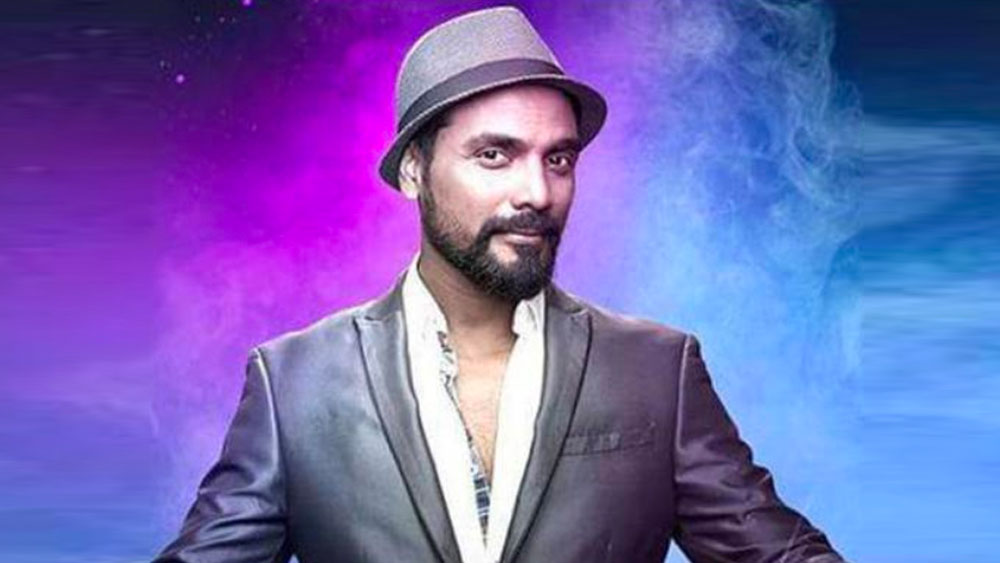 রেমোকে পরিচিতির আলোয় এনেছিল ২০০২ সালে, ‘কাঁটে’  ছবিতে ‘ইশক সমুন্দর’ গানের সঙ্গে কোরিয়োগ্রাফি। এর পর বলিউডে পায়ের নীচে শক্ত জমি পেতে সমস্যা হয়নি রেমোর। কিন্তু তিনি রমেশ গোপী থেকে রেমো হলেন কী করে?  সেই পর্বও লুকিয়ে আছে তাঁর স্ট্রাগলের দিনগুলিতে।